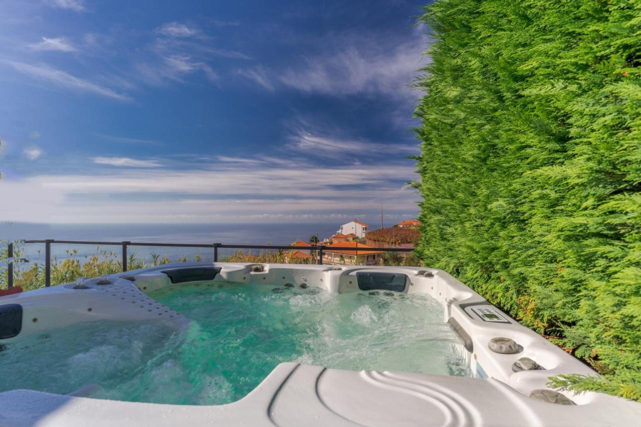 Cozy Villa Flora By Hr Madeira Estreito Da Calheta Bagian luar foto